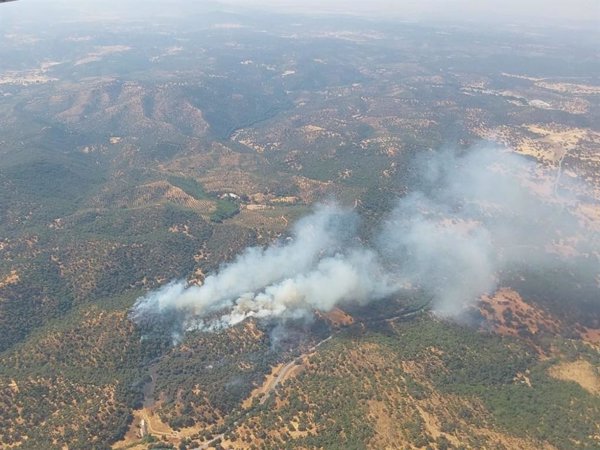 Controlado el incendio en el paraje de Las Lapas, en Constantina (Sevilla)