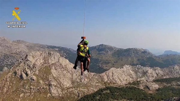 El escalador rescatado en Mallorca se rompió la cadera y quedó suspendido a 100 metros del suelo