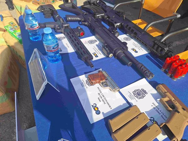 Hallan armas de guerra en una operación en Almería contra plantaciones de marihuana