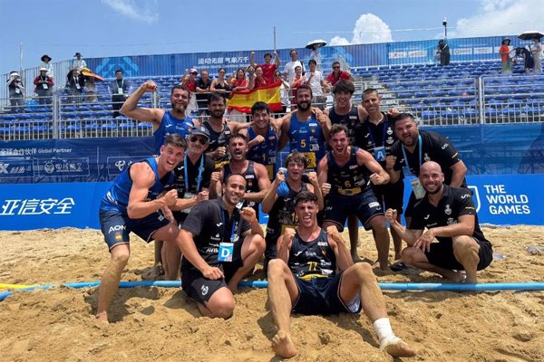 España arranca los Juegos Mundiales de Chengdu con una derrota y un triunfo en balonmano playa