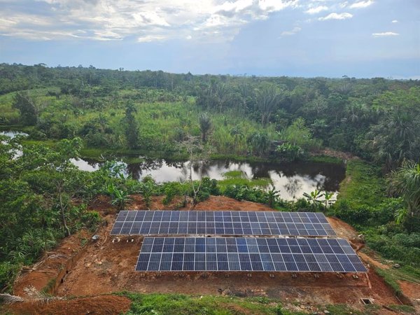 Acciona.org extiende el servicio eléctrico en la Amazonia peruana con microrredes renovables