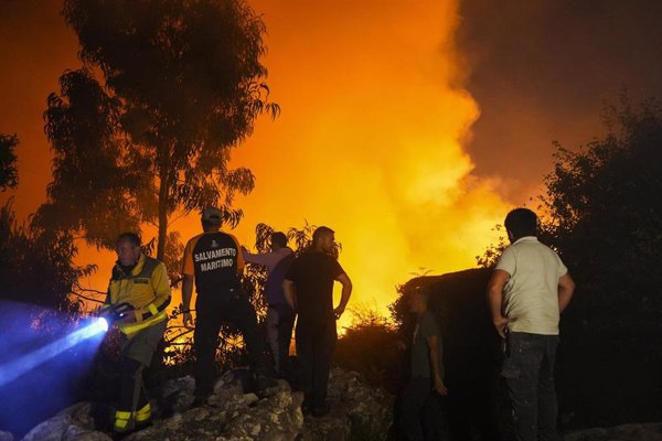 Controlados los incendios en O Saviñao (Lugo) y A Mezquita (Ourense), iniciado durante la noche