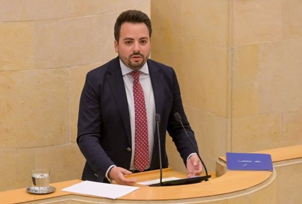 El PP de Cantabria tras el anuncio de huelga docente: 