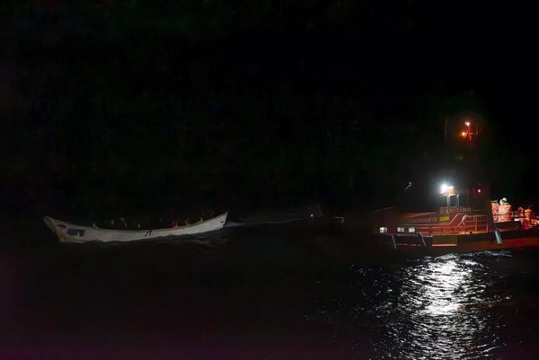En el aire el primer traslado de menores migrantes desde Canarias: la orden del Gobierno no fija fecha ni acompañantes