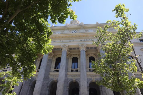 El Ibex 35 se impulsa un 5% esta semana hasta nuevos máximos desde 2008 por encima de 14.800 puntos