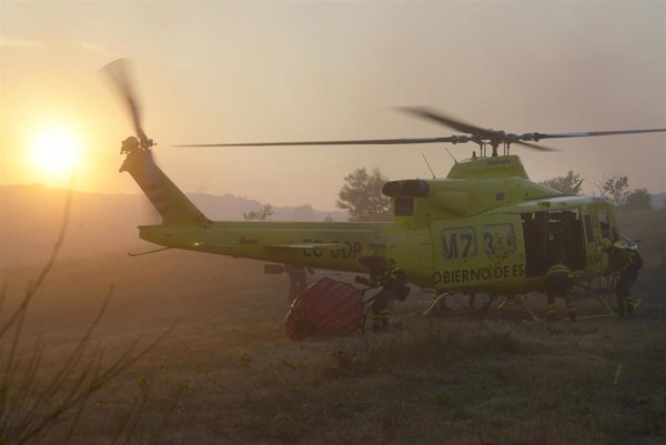 Evacuado por un golpe de calor un brigadista en la extinción del fuego de Chandrexa (Ourense)
