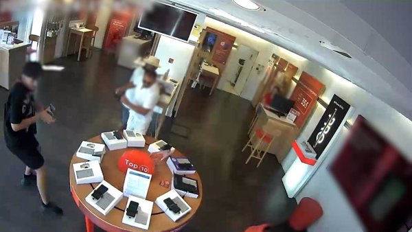 Cuatro detenidos por robar 21 móviles de alta gama a plena luz del día en La Rinconada (Sevilla)