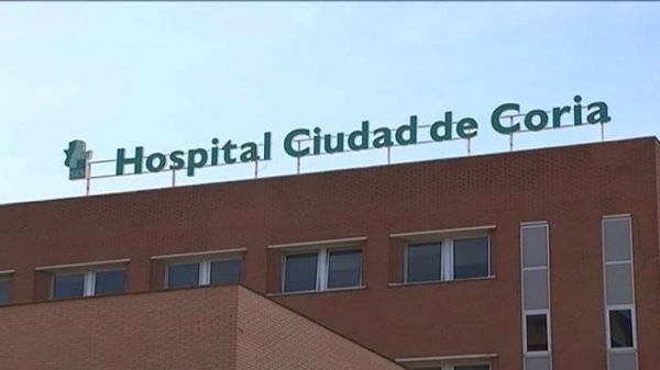 El incendio de una vivienda en Holguera (Cáceres) deja tres heridos por inhalación de monóxido de carbono