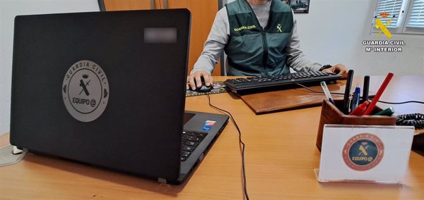 Detenida por extorsionar a un vecino de Villarrobledo con el que contactó a través de una web de citas