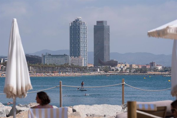 La ola de calor sigue al menos hasta el jueves, con 40ºC en la mitad sur y noches por encima de 20ºC en casi toda España