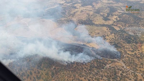 Medios aéreos se reincorporan a los trabajos contra el fuego en Navalmoralejo (Toledo) que sigue en nivel 2