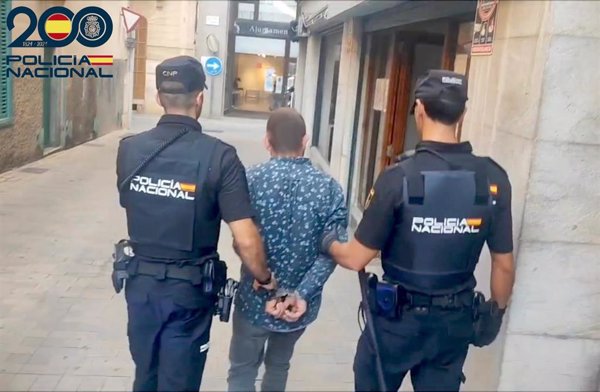 La Policía cree que la herida del cadáver hallado en Manacor (Mallorca) no fue mortal y busca a una mujer
