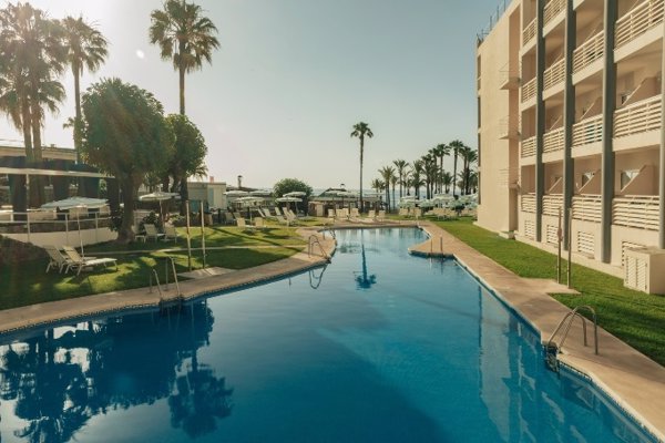 La CNMC autoriza la compra de MedPlaya Hotels por Azora y Trainline desiste de la operación con Trenes.com