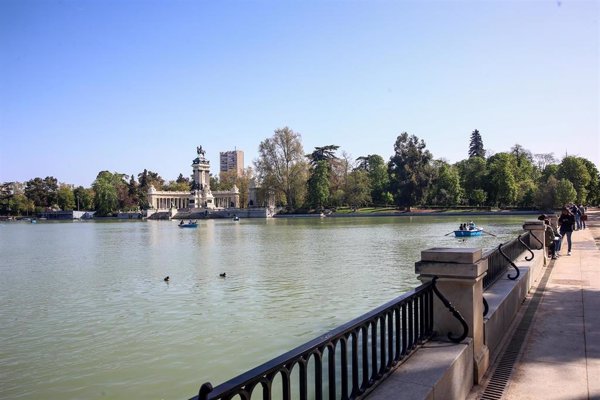El Retiro y otros ocho parques de Madrid, con zonas balizadas a partir de las 15 horas por condiciones adversas