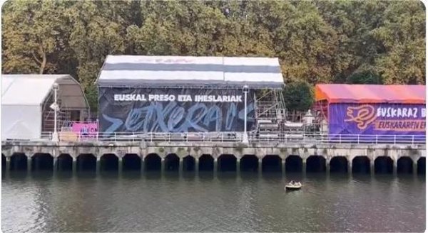 Denuncian pancartas a favor de presos de ETA en el recinto festivo de Bilbao y piden al alcalde que lo evite