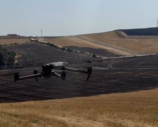 Jerez (Cádiz) vigila con drones la zona afectada por el incendio del domingo en Montecastillo