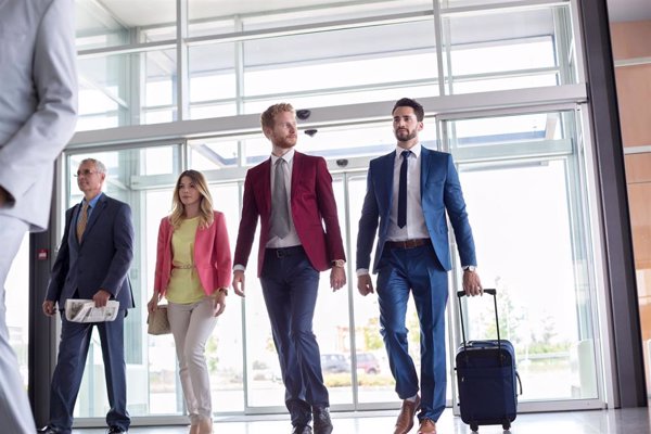 El 73% de los altos ejecutivos viaja por trabajo acompañado de familiares, amigos o mascotas, según TravelPerk
