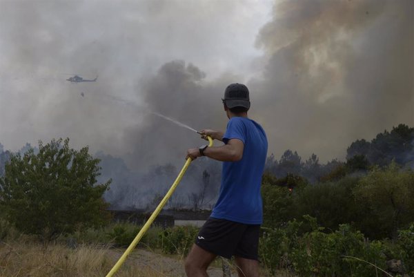 Balance de la noche de incendios en Galicia: heridos, evacuaciones y confinamientos en la provincia de Ourense
