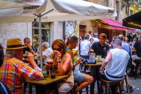 Falsas ofertas en alojamientos y multas al desplazarse en coche, estafas online más habituales en verano