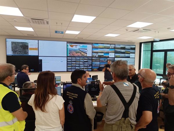 El Gobierno avanza la llegada de un nuevo avión FOCA y más militares de la UME a los incendios de Ourense