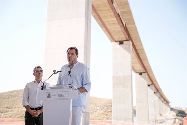 Puente acota al 20% los trenes con retrasos de 20 minutos y anuncia aplicación de incidencias en tiempo real