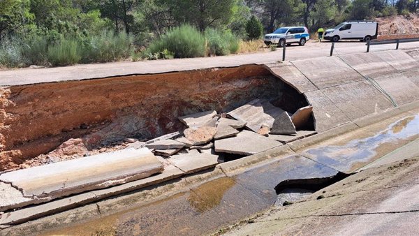 La CHT trabaja en la reparación de la rotura del acueducto Tajo-Segura a la altura de Liétor (Albacete)