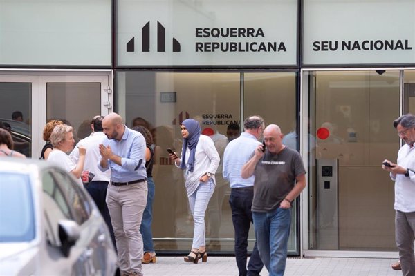 Un grupo de críticos de ERC pide a la dirección del partido una consulta interna sobre retirar el apoyo a Illa