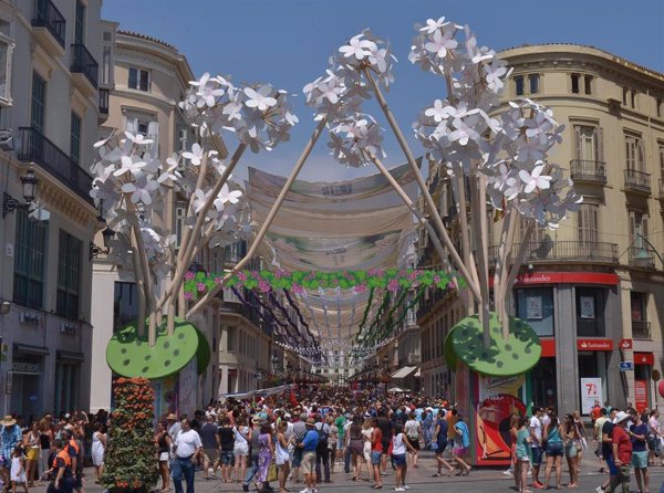 Málaga y Cádiz, los destinos favoritos de los españoles para el Puente de agosto, según Holidu