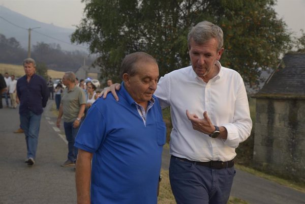 Rueda visita la zona de Verín (Ourense), más afectada por las llamas en las últimas horas