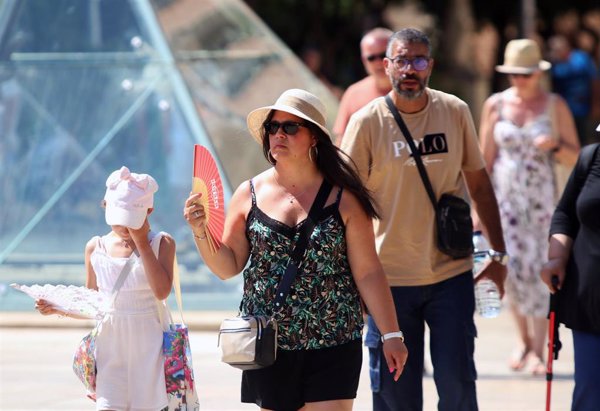 Las altas temperaturas no dan tregua, con Cantabria y País Vasco en nivel rojo mañana por máximas superiores a 40ºC