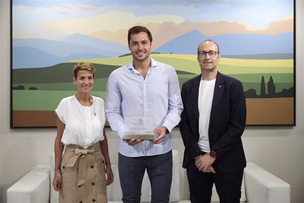 Chivite felicita al navarro Alberto Munárriz tras proclamarse campeón del mundo con la selección española