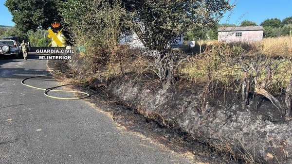 Activo un incendio en Toques (A Coruña), con declaración de nivel dos ante la proximidad al pueblo de Penagundín