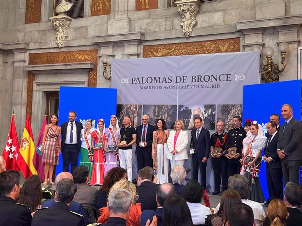 Matías Prats, Madrid Salud y un bombero con 40 años en el Cuerpo reciben las Palomas de Bronce 2025