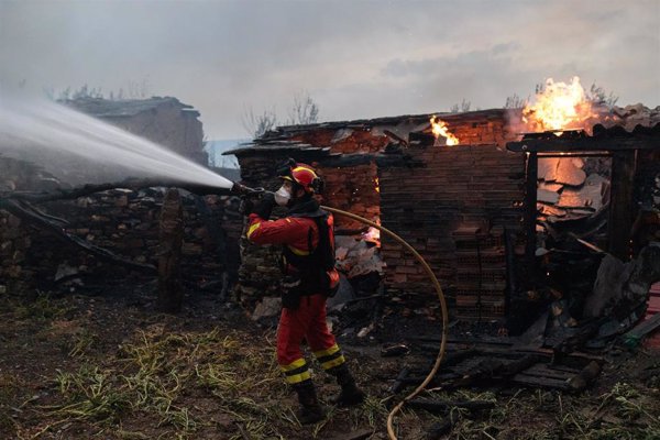 Los incendios de Puercas y de Molezuelas (Zamora) están 
