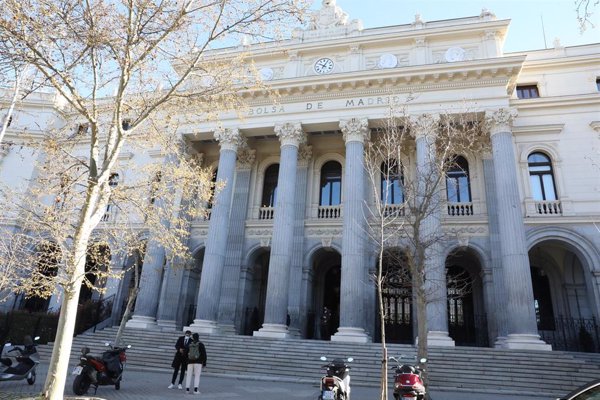 El Ibex 35 modera su avance a media sesión a la espera de Wall Street