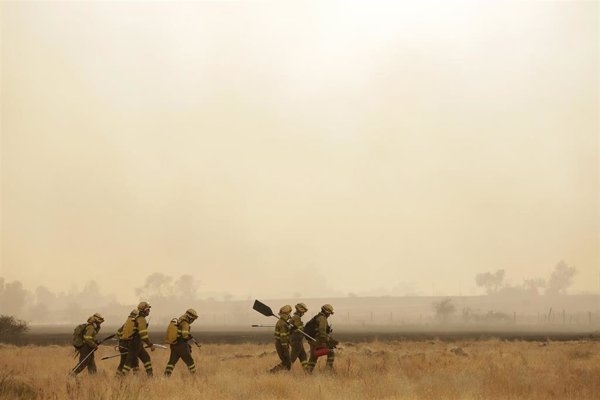Preocupan en Cantabria dos incendios en Cillorigo de Liébana y en el límite con León, ambos controlados