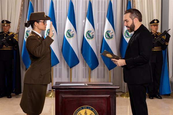 Bukele designa a una oficial del Ejército como nueva ministra de Educación de El Salvador