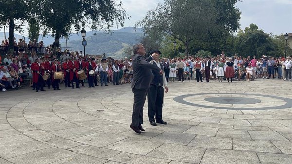 Miles de visitantes acuden a la tradicional romería de Begoña en Bilbao, con casi 40 grados de temperatura