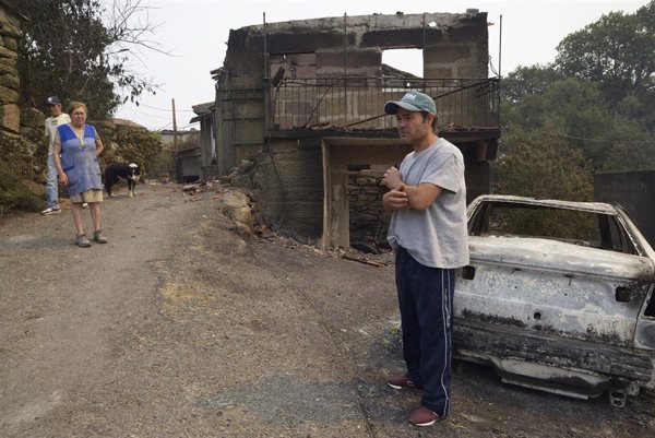 El incendio de Monterrei (Ourense) deja a vecinos de A Caridade sin hogar: 