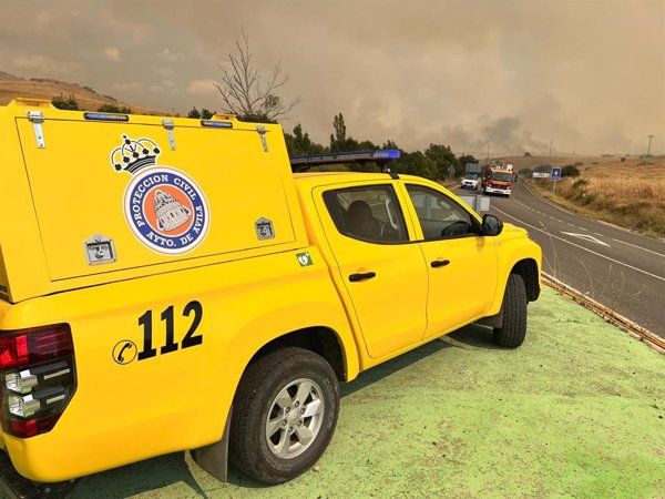Evacuada la pedanía de Urraca-Miguel por el incendio de El Herradón de Pinares (Ávila)