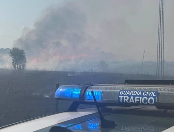Evacúan a los vecinos de El Payo (Salamanca) por el incendio