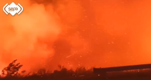Emergencias Asturias activa la evacuación voluntaria de Llamera y Sonande por incendios en Cangas del Narcea