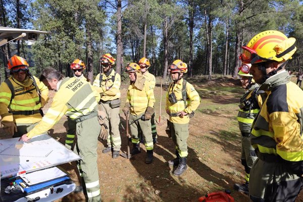 Continúan combatiendo los incendios de Burguillos del Cerro, Cuacos de Yuste y Casar de Cáceres
