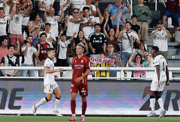 (Crónica) El Burgos se postula como primer líder y el Valladolid también golea