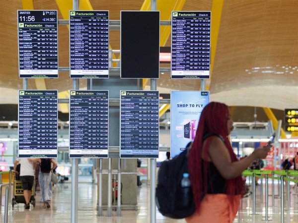 Las aerolíneas programan 7.149 vuelos para este sábado, el día con mayor volumen del puente de agosto