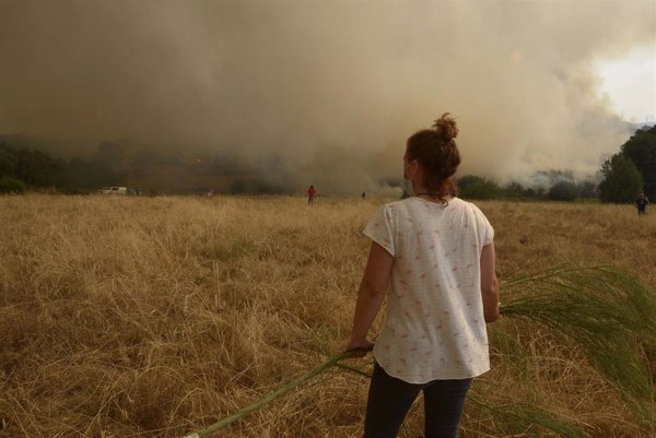Los fuegos de Ourense mantienen una mala calidad de aire y el humo y la ceniza llegan a otras provincias