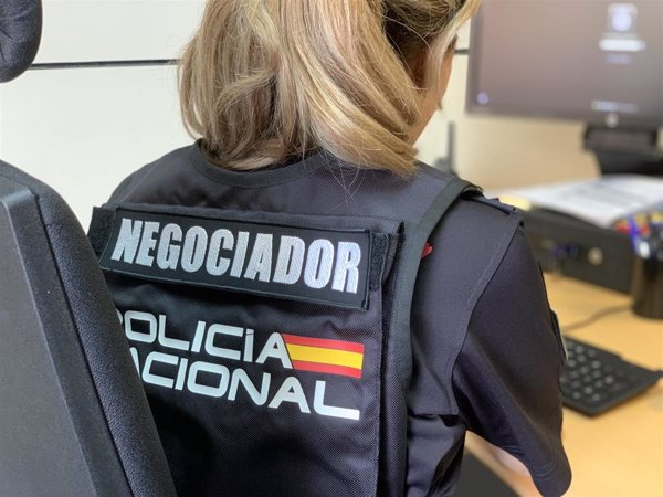 Escucha, empatía y autocontrol: así trabajan los negociadores de la Policía Nacional en situaciones de máxima tensión