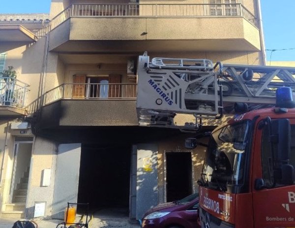 Controlado el incendio declarado en el garaje de un edificio en Porto Cristo (Mallorca)