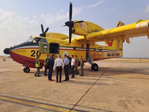 Aterrizan en la base aérea de Matacán (Salamanca) dos aviones-cisterna italianos para combatir incendios de España