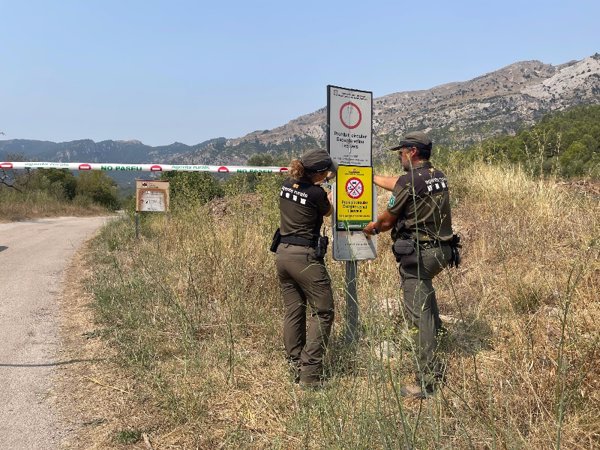 El Govern catalán pide prudencia ante el riesgo extremo de incendio forestal este domingo en Cataluña